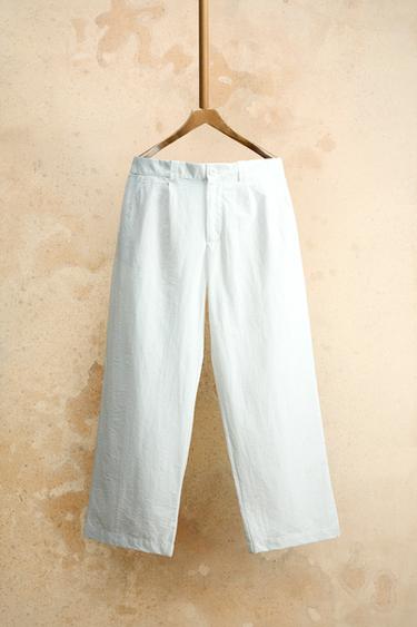 بنطلون RELAXED FIT بثنيات - أبيض الخاص بـ Zara