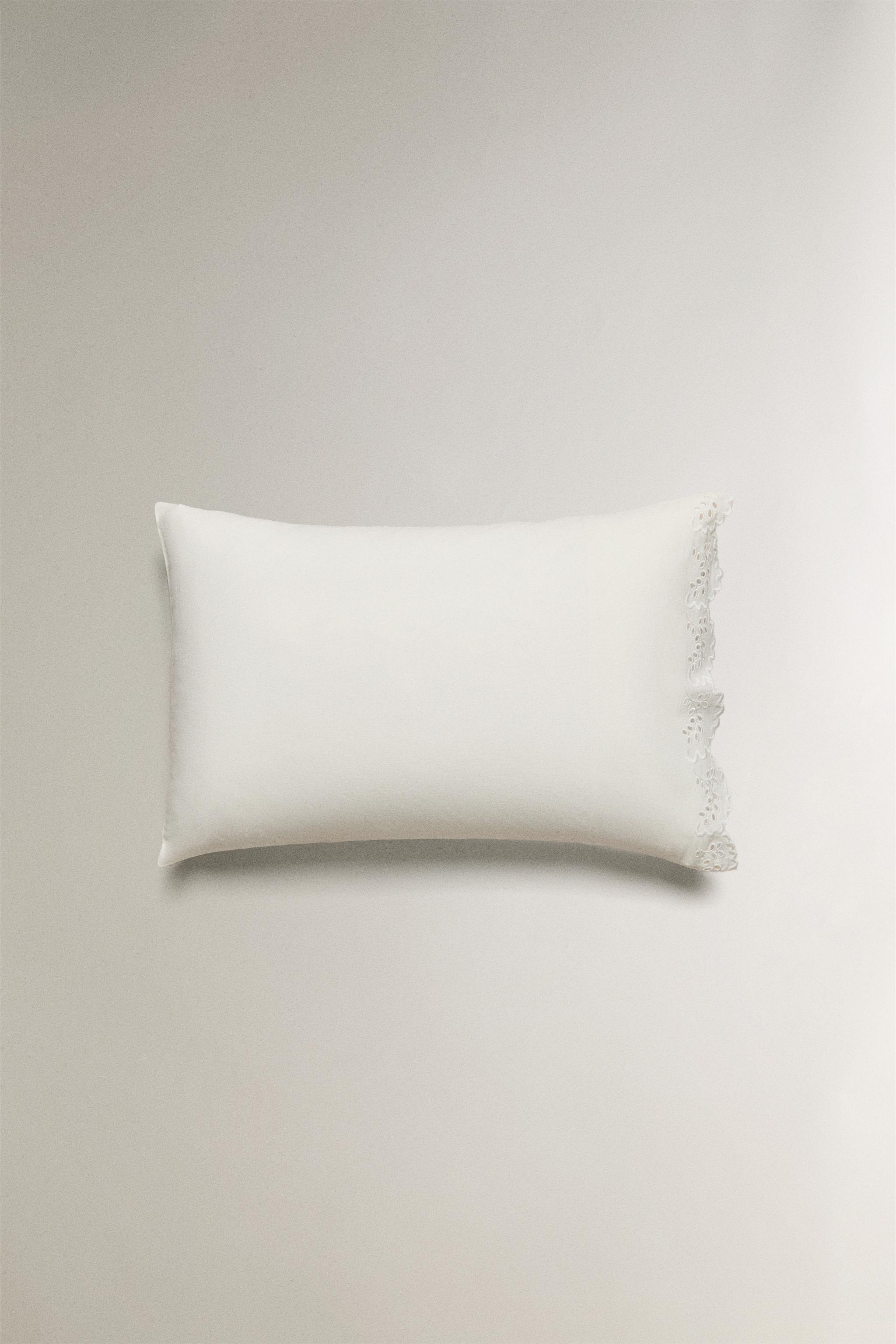 TAIE D’OREILLER BRODERIE FESTON