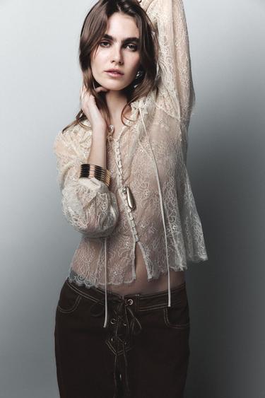 CAMISA ENCAJE VOLANTES ZW COLLECTION LIMITED EDITION - Crudo de Zara