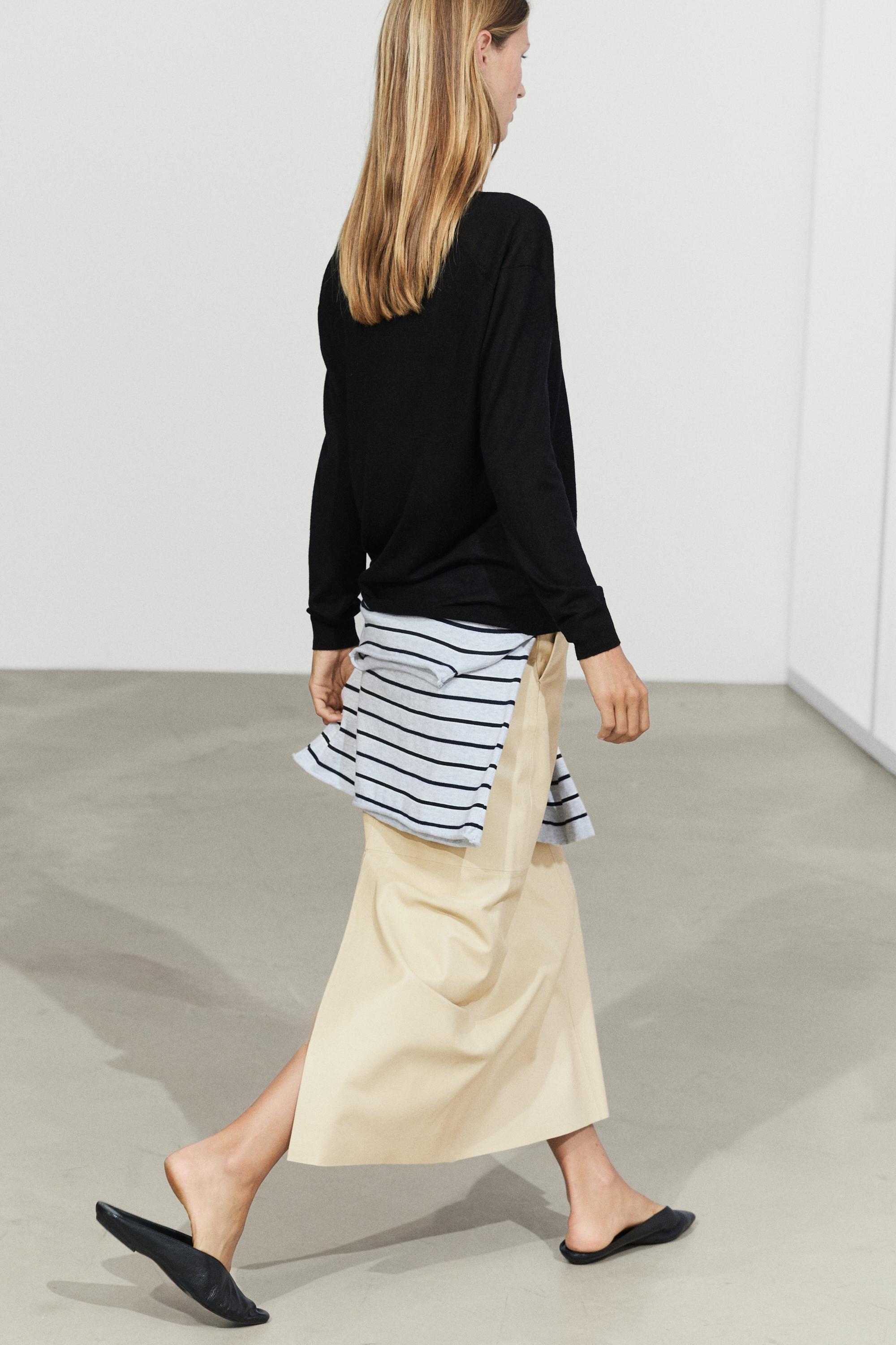 100% wool V-neck knit sweater