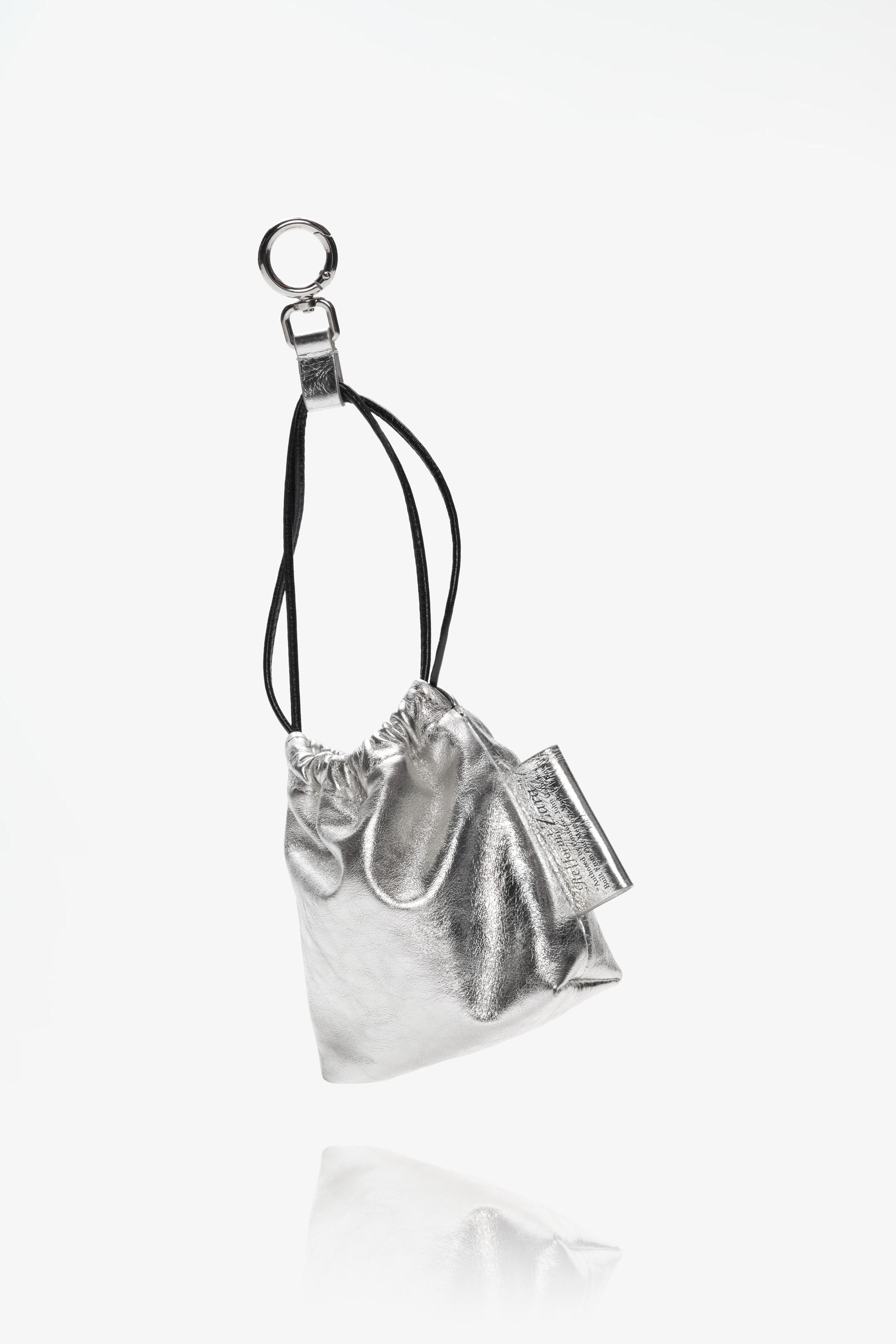 LIMITED EDITION TRI-CHIC レザーチャーム - シルバー | ZARA Japan / 日本