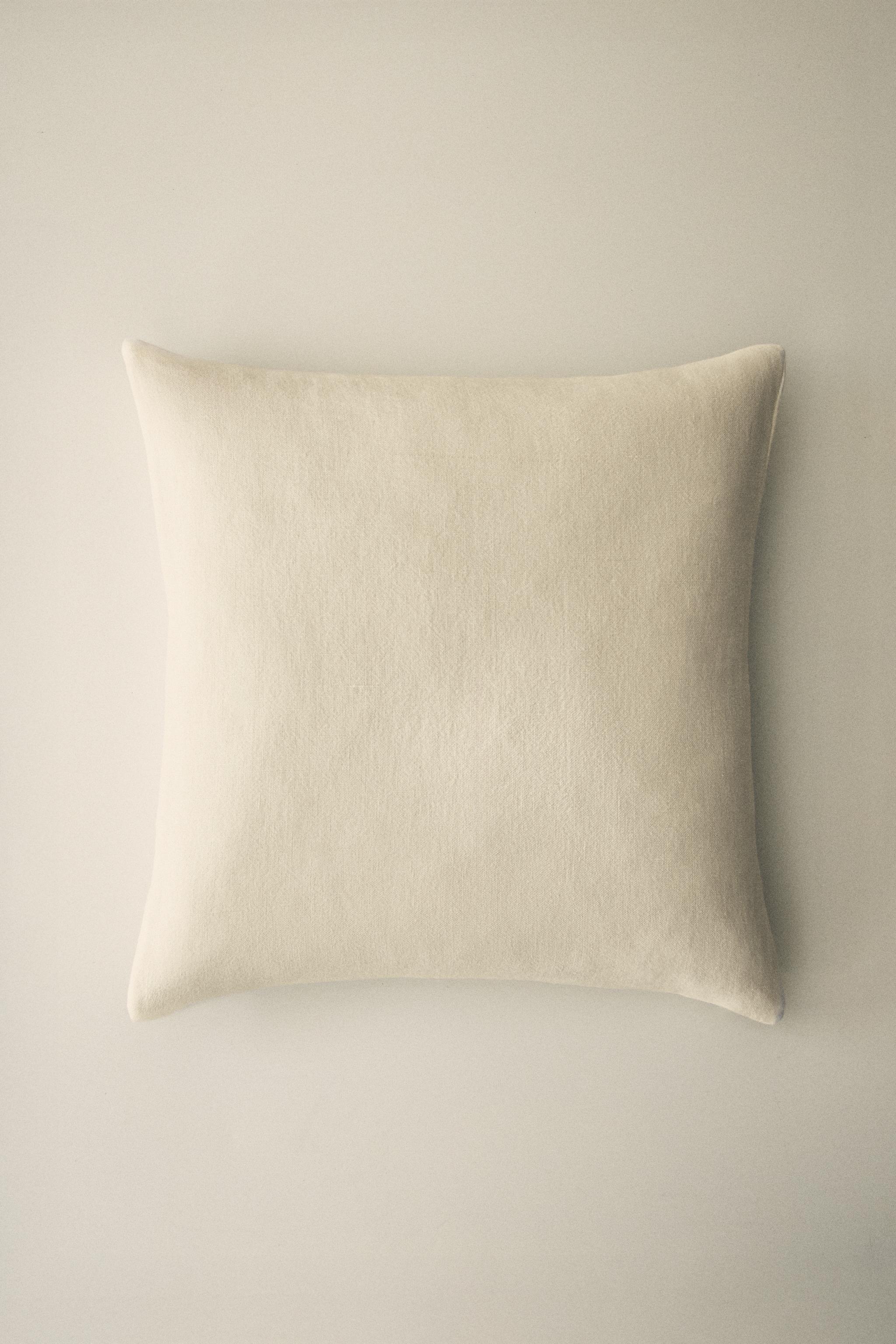 ZARA  リネンオフホワイトクッション x 2 - 45 x 45 41160007711-e7.jpg?ts=