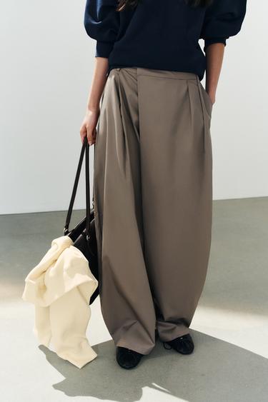 PANTALON À PLIS ET TAILLE ASYMÉTRIQUE - Gris taupe de Zara