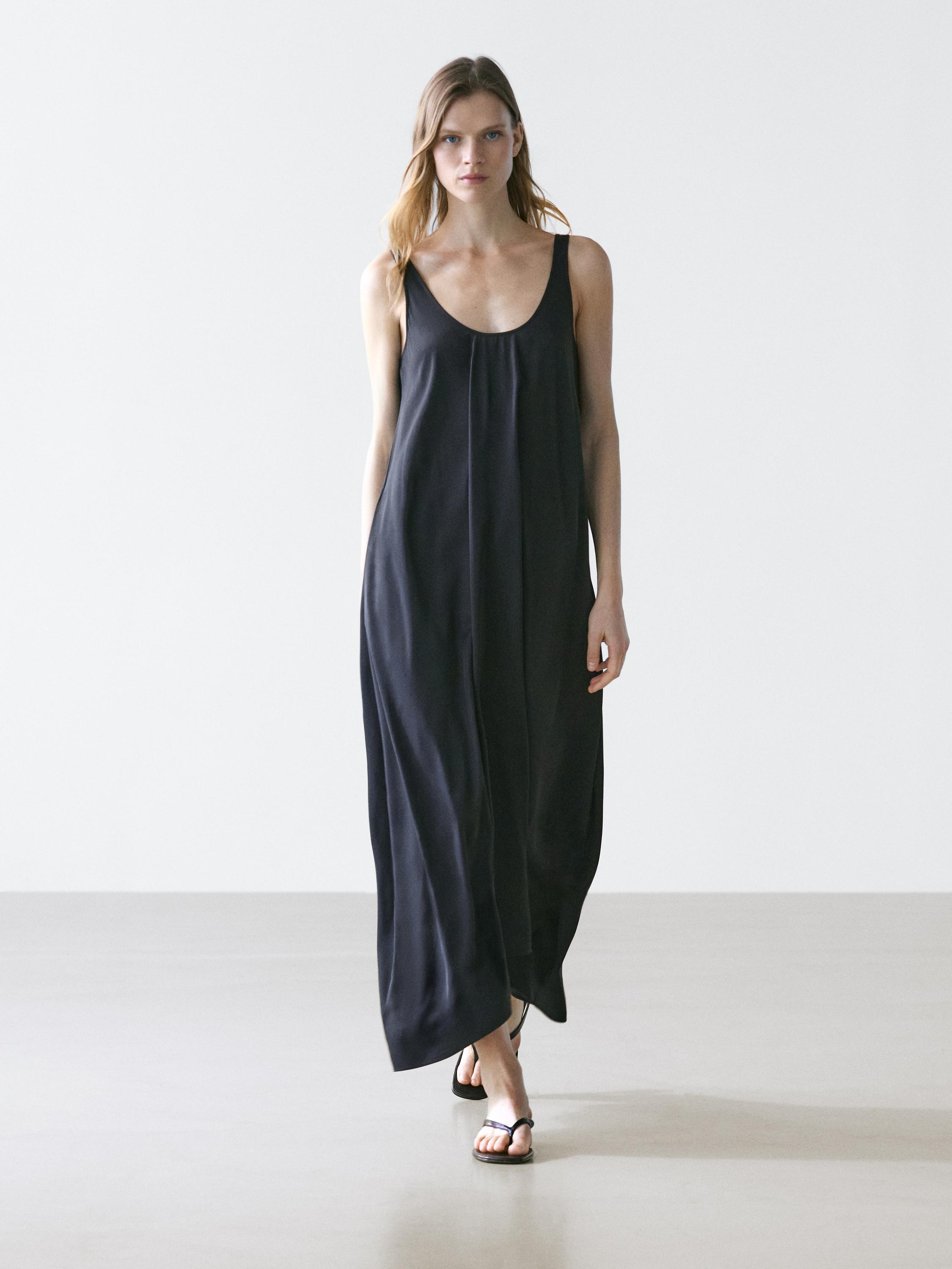 Flowing flared dress with straps