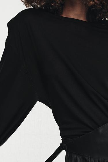 T-SHIRT FLUIDE À ÉPAULETTES - Noir de Zara - Image 1