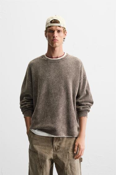 WASHED BOUCLÉ SWEATER - Dark brown by Zara