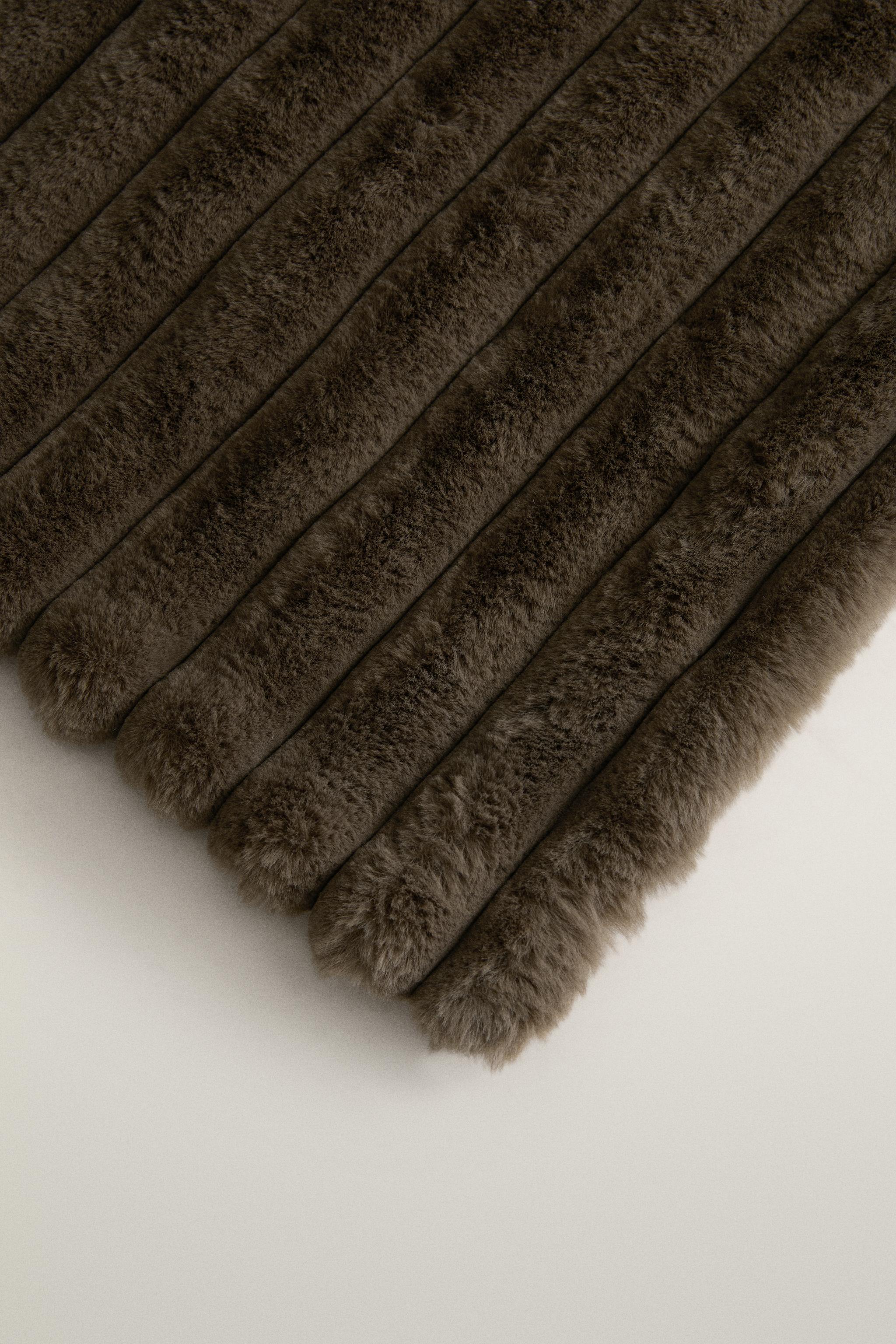 TUBULAR EMBOSSED FUR BLANKET