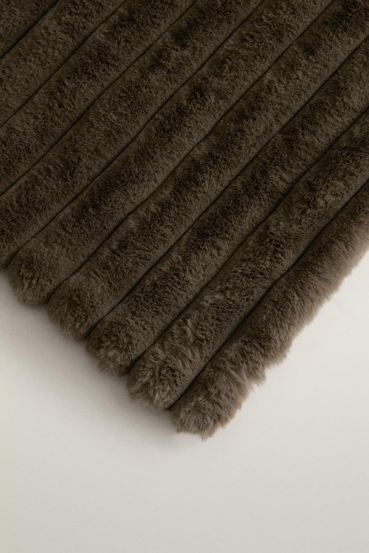 TUBULAR EMBOSSED FUR BLANKET — Brown / Taupe