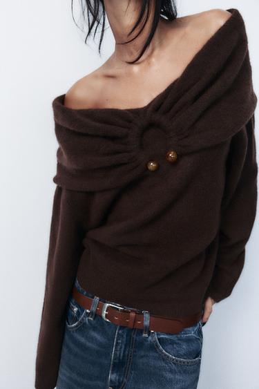 ÚPLETOVÝ SVETR S ODHALENÝMI RAMENY - Hnědá od Zara