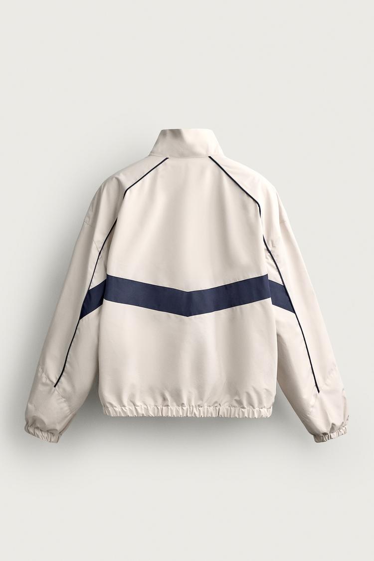 Chaqueta técnica repelente al agua con contraste 8