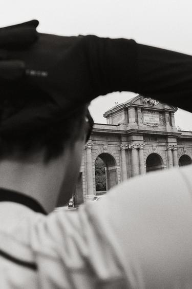 ОБРАЗ — антрацитово-серый от Zara