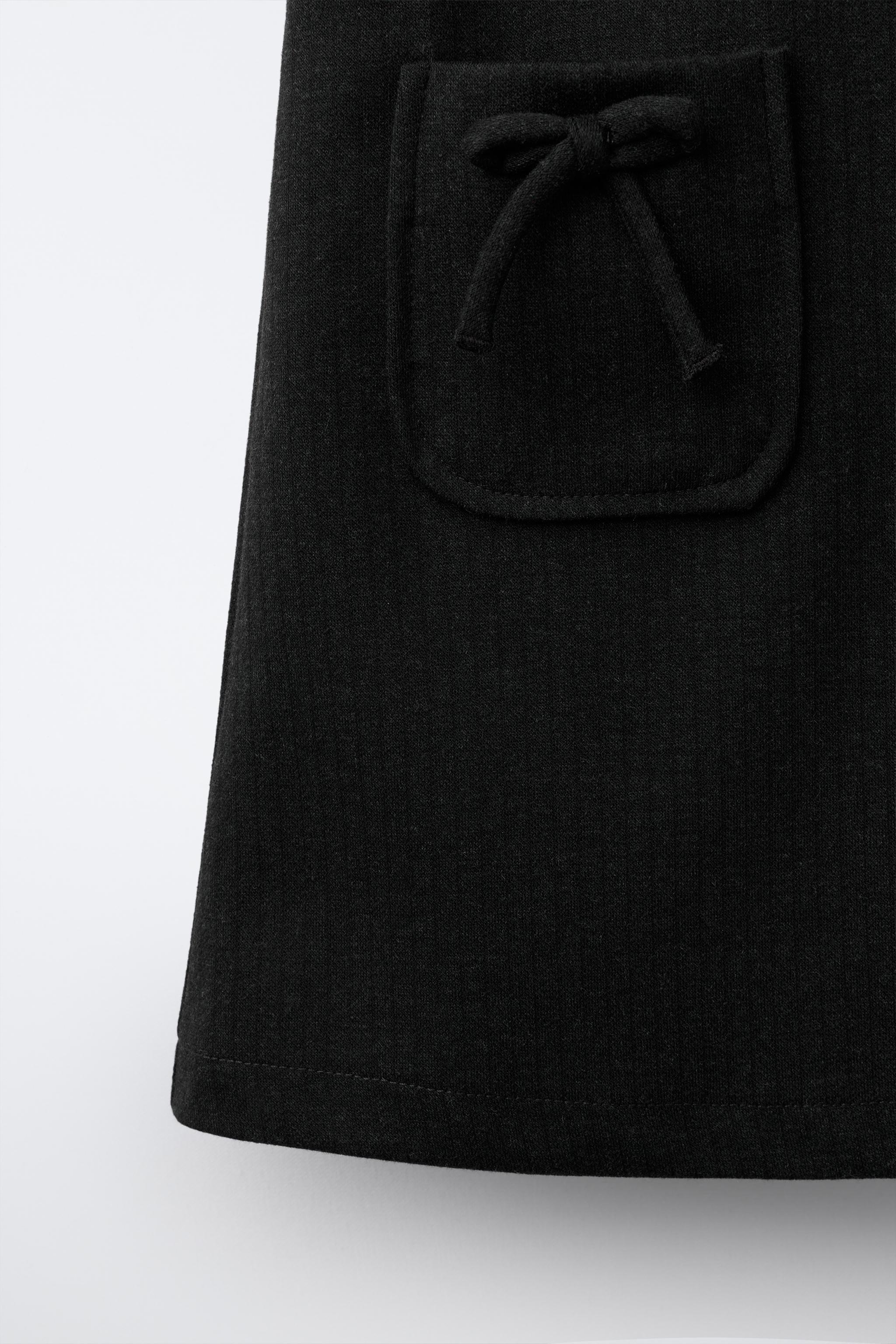 ROBE-SALOPETTE À RAYURES, POCHES ET NŒUDS