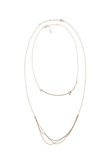 Front view of a pack of two gold necklaces with fine links and shiny details, lobster clasp.