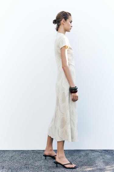 ROBE À TEXTURE - Écru / Beige de Zara - Image 2