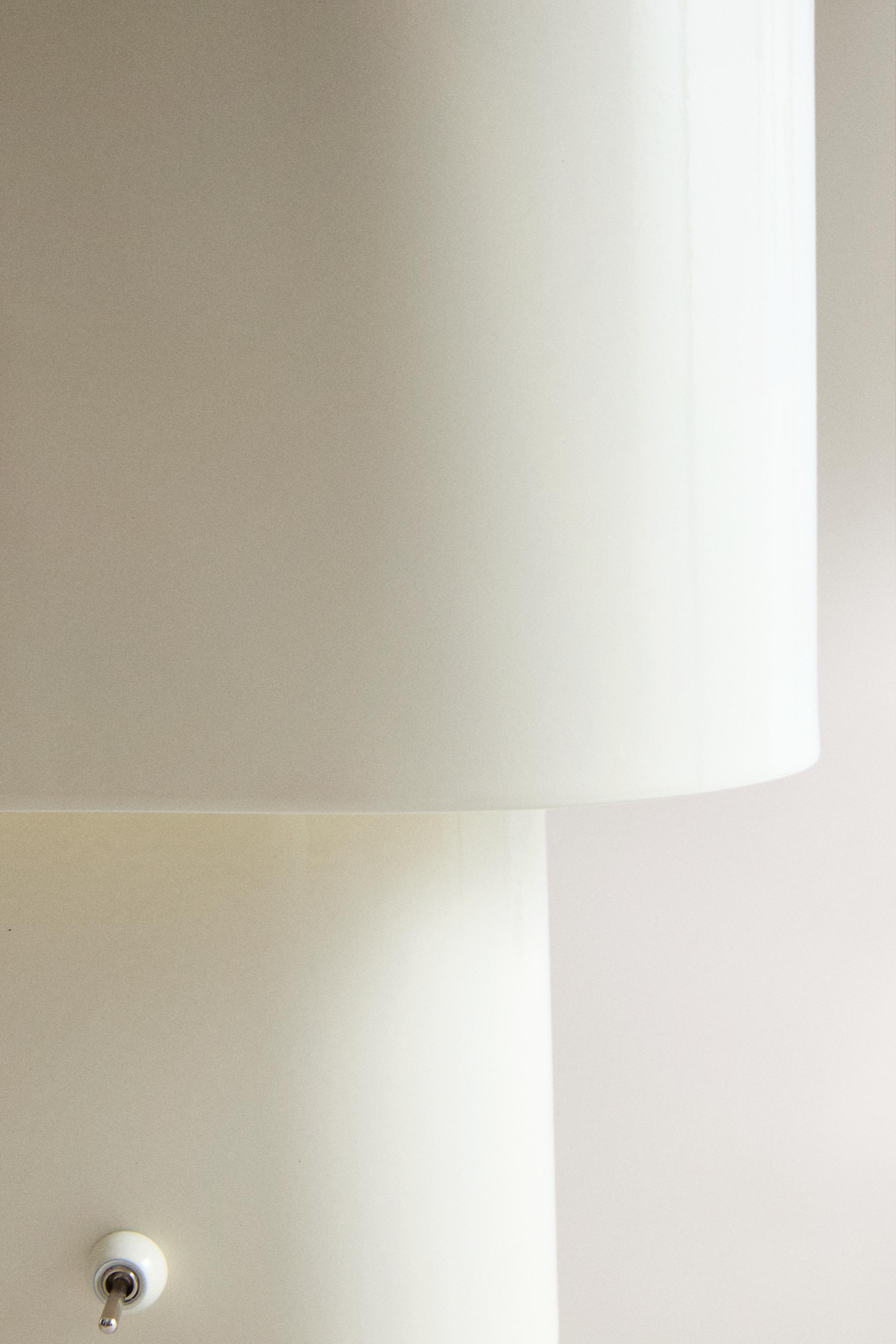 CORDLESS IRON TABLE LAMP