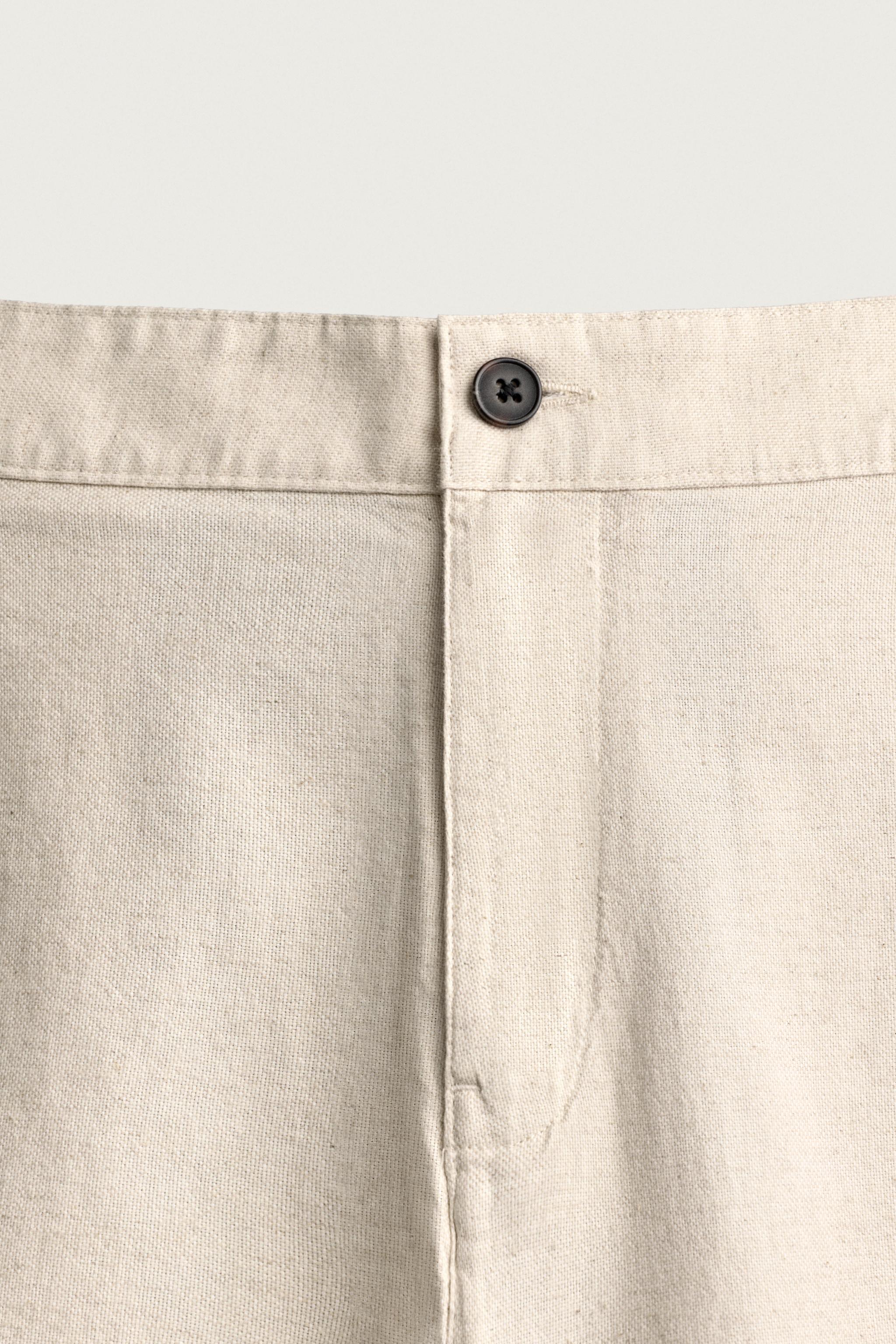 STRUCTURED REGULAR FIT SHORTS