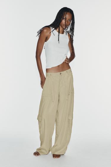 PANTALÓN OVERSIZE CARGO FLUIDO - Khaki claro de Zara