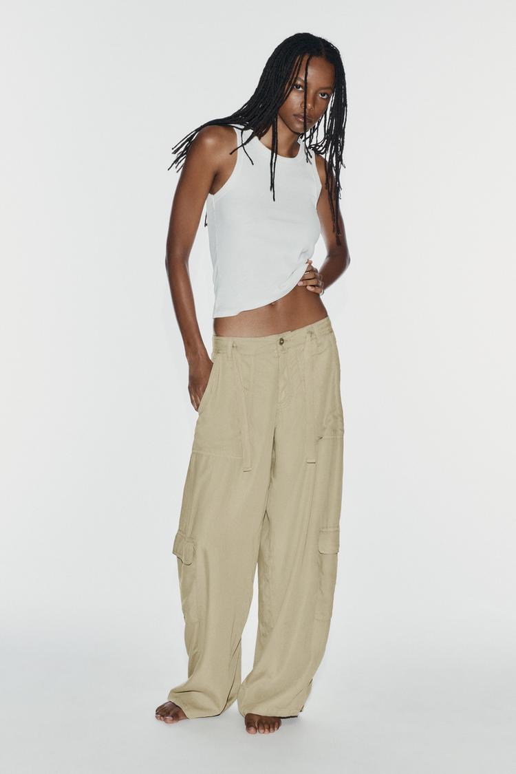 Pantalones cargo fluidos de corte oversize