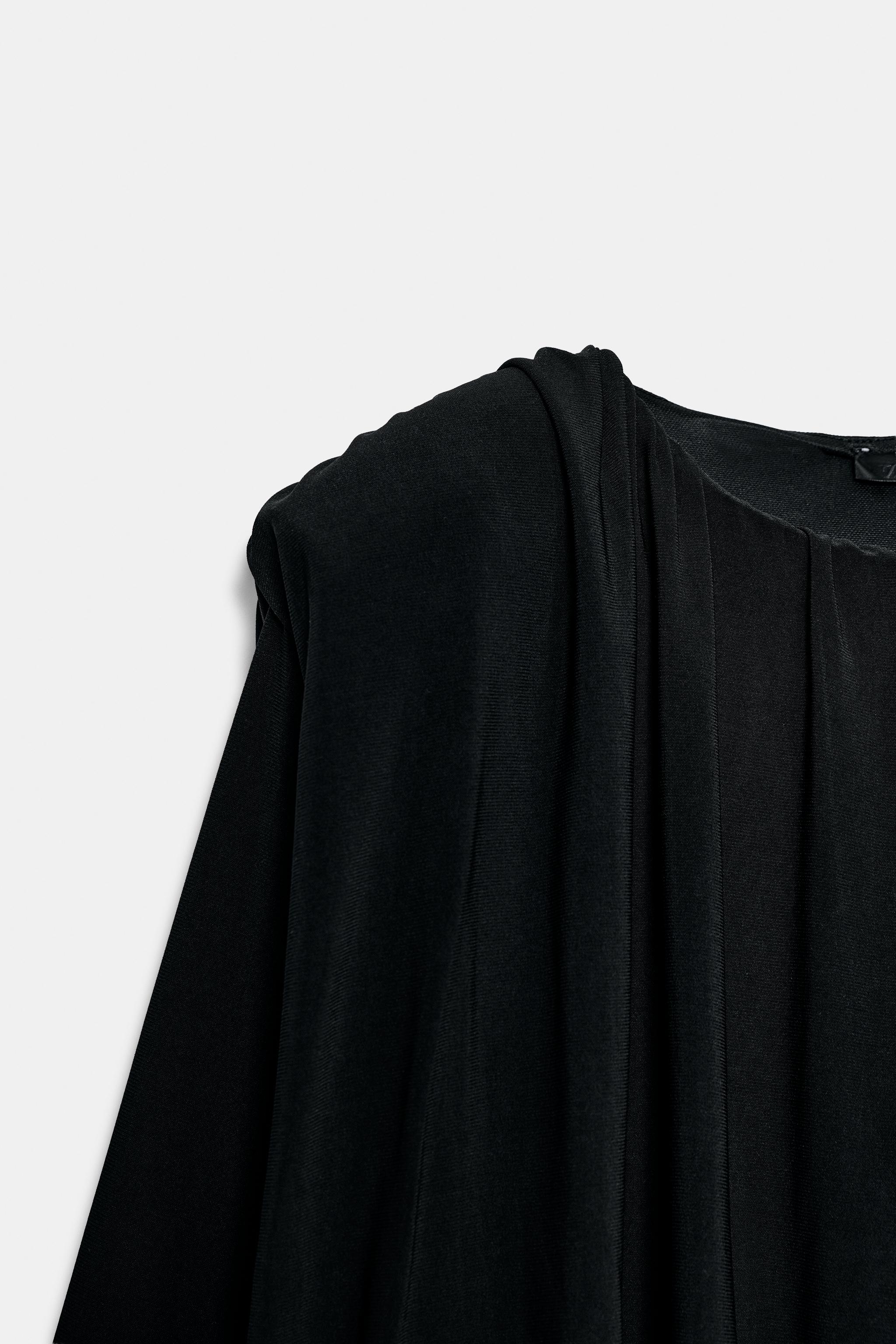 DRAPED SHOULDER-PAD TOP