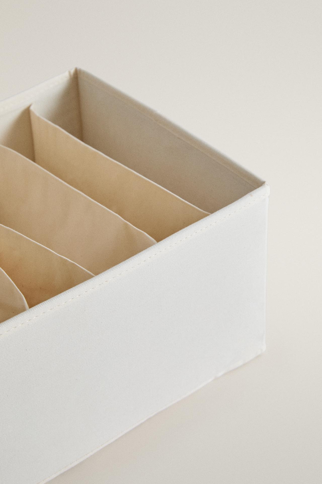 TEXTILE T-SHIRT ORGANIZER — Light beige