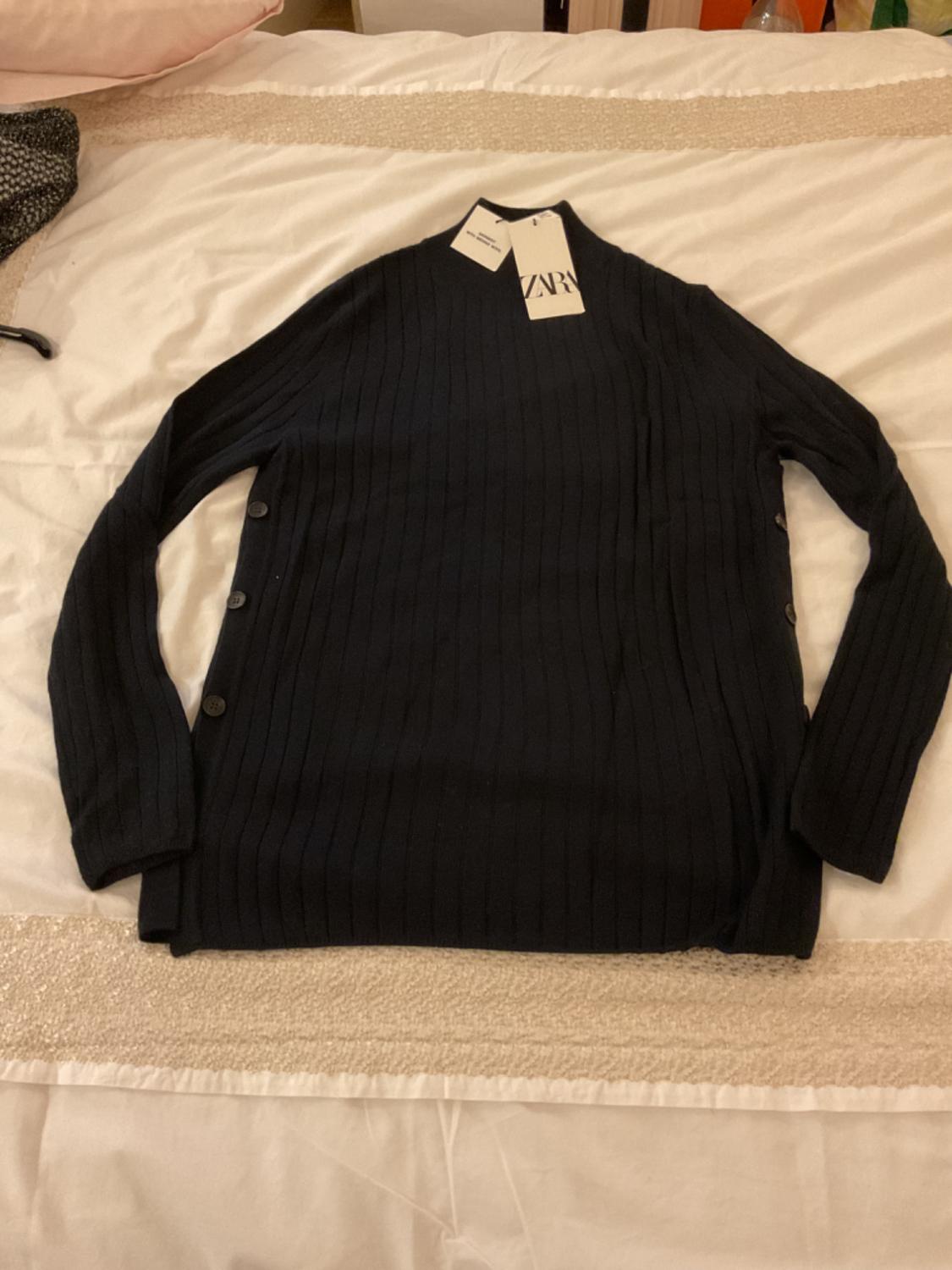 FELT TEXTURE KNIT SWEATER WITH BUTTONS