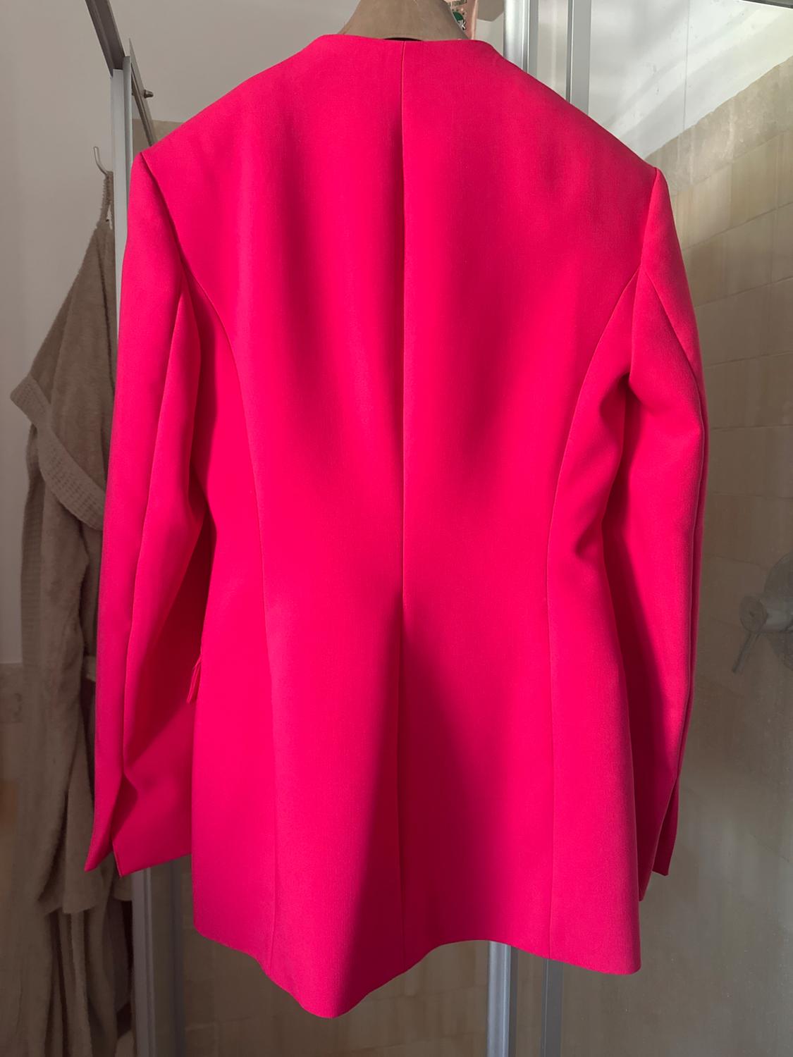 LAPELLESS FITTED BLAZER - Image 2