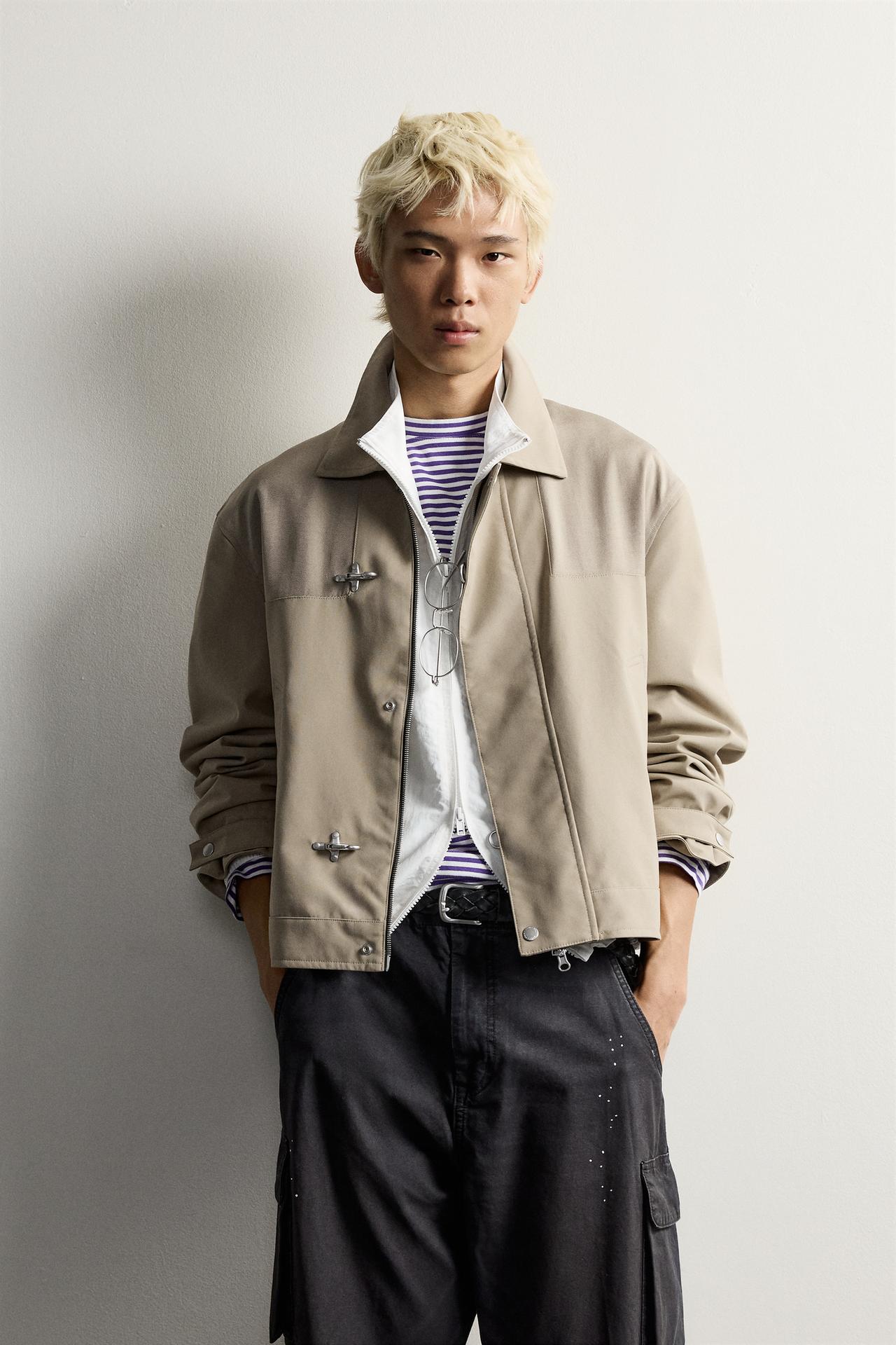 METAL FROG FASTENING CROPPED FIT JACKET — Beige