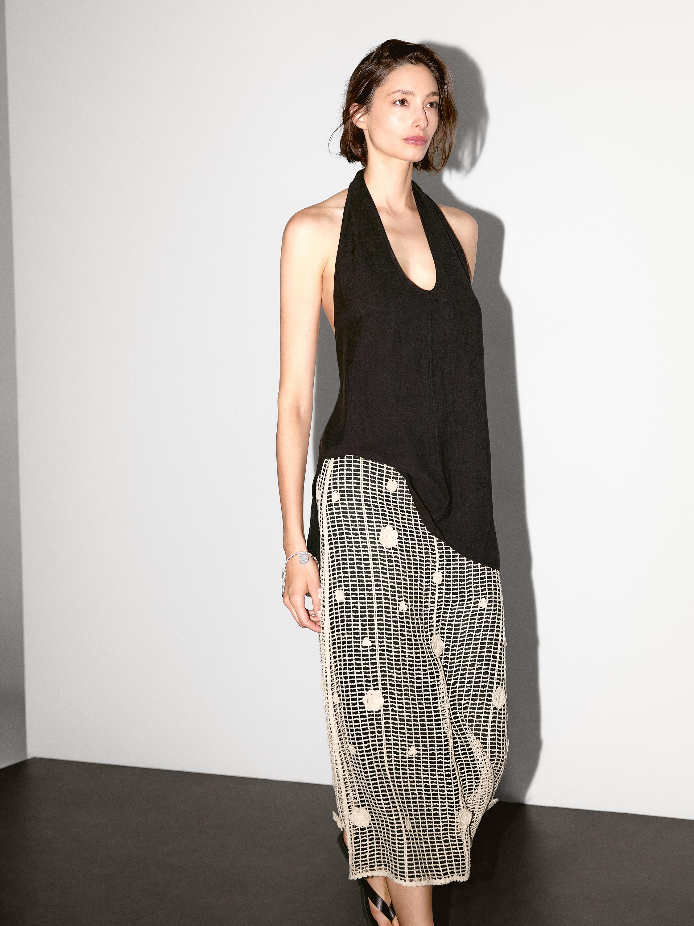 Jupe midi avec broderies florales