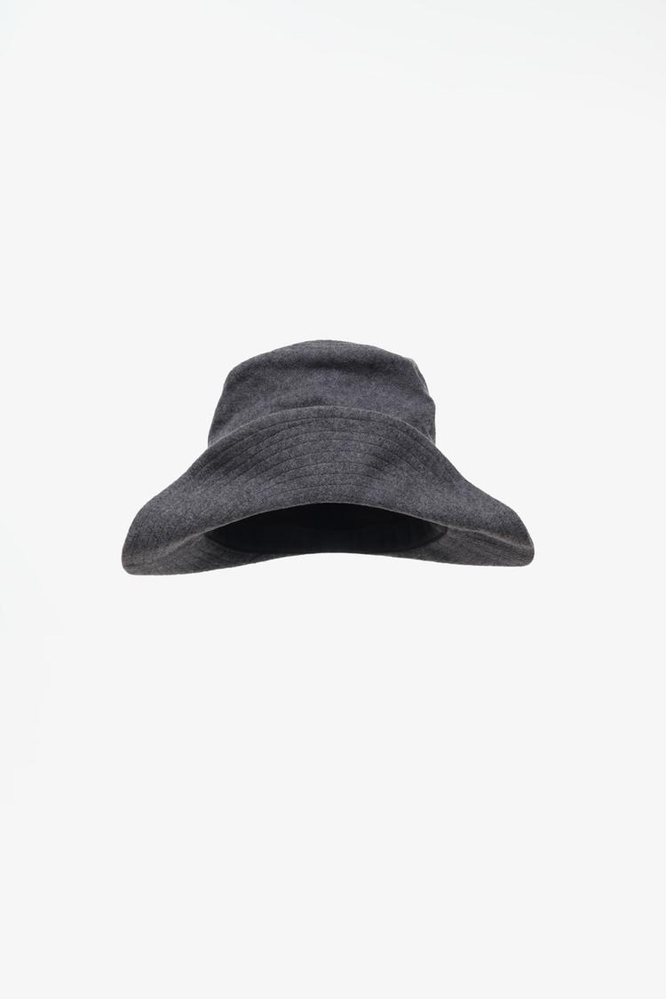 Gorro liso con lana limited edition