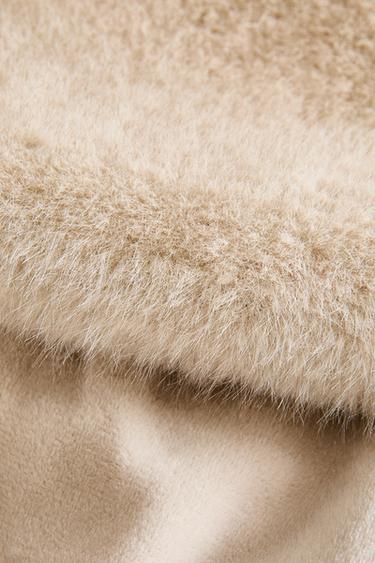 MANTA PELO CONTRASTE - Beige claro de Zara