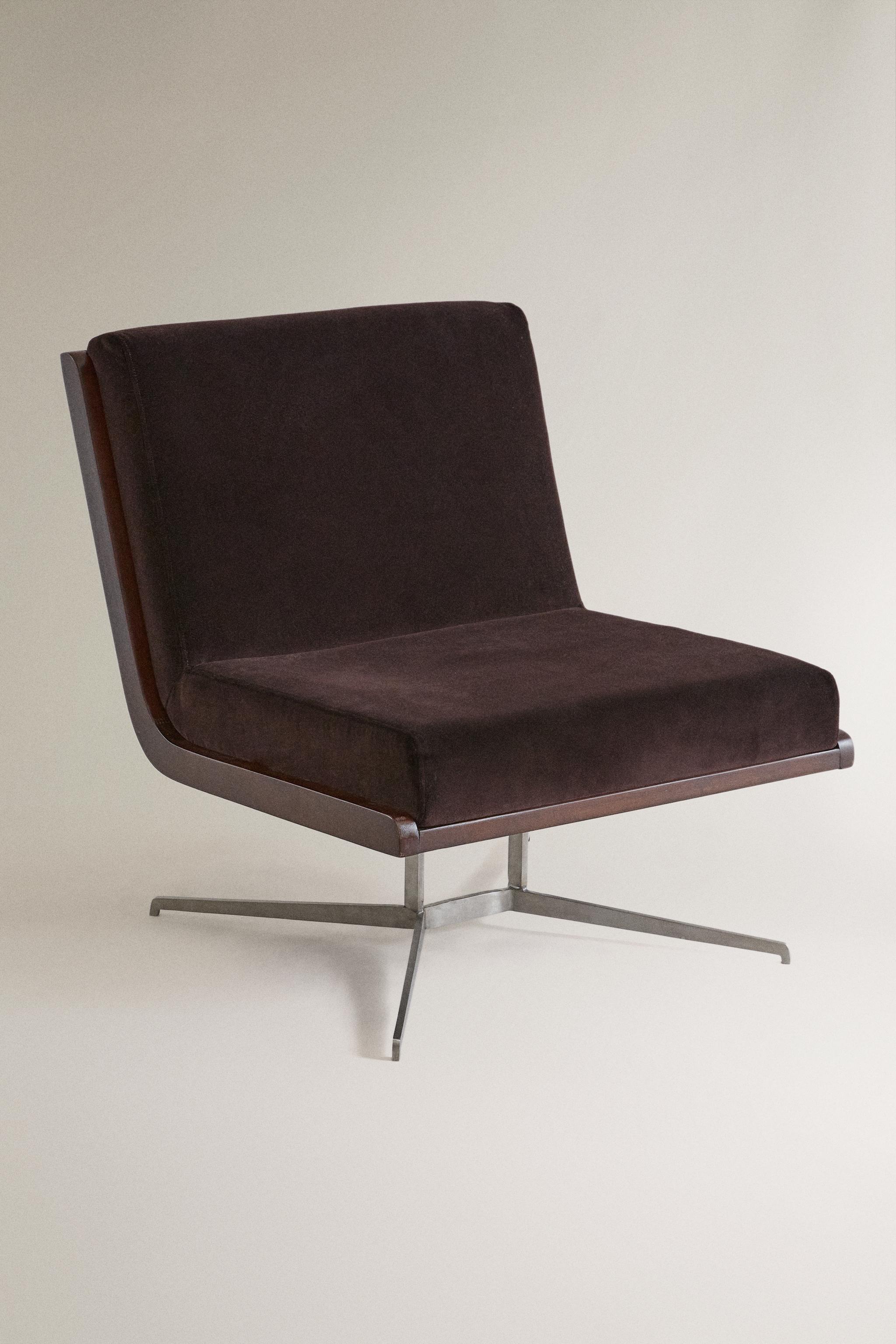WOODEN VELVET ARMCHAIR — Chocolate