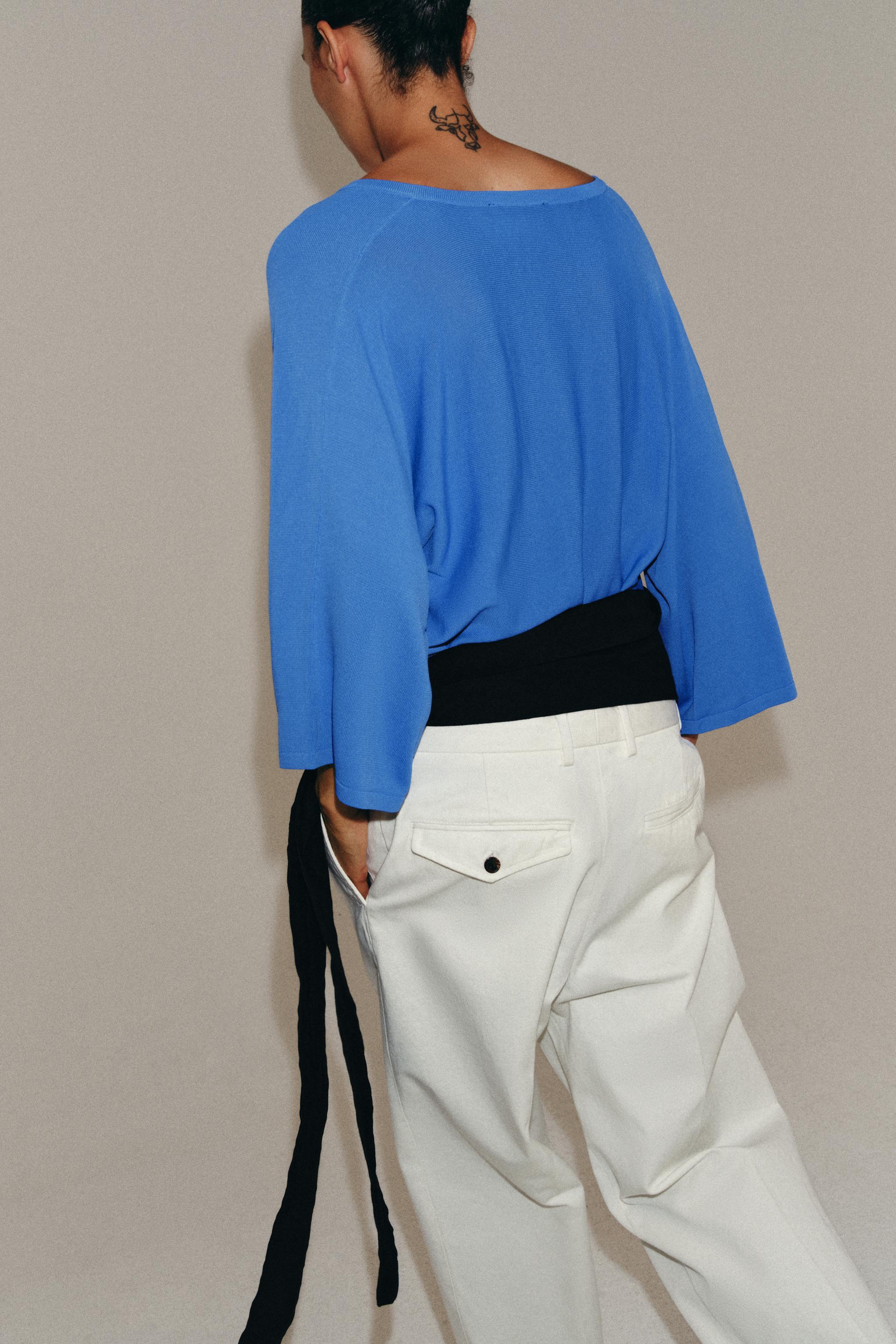 Zara V Yaka Dökümlü Triko Top görsel 4