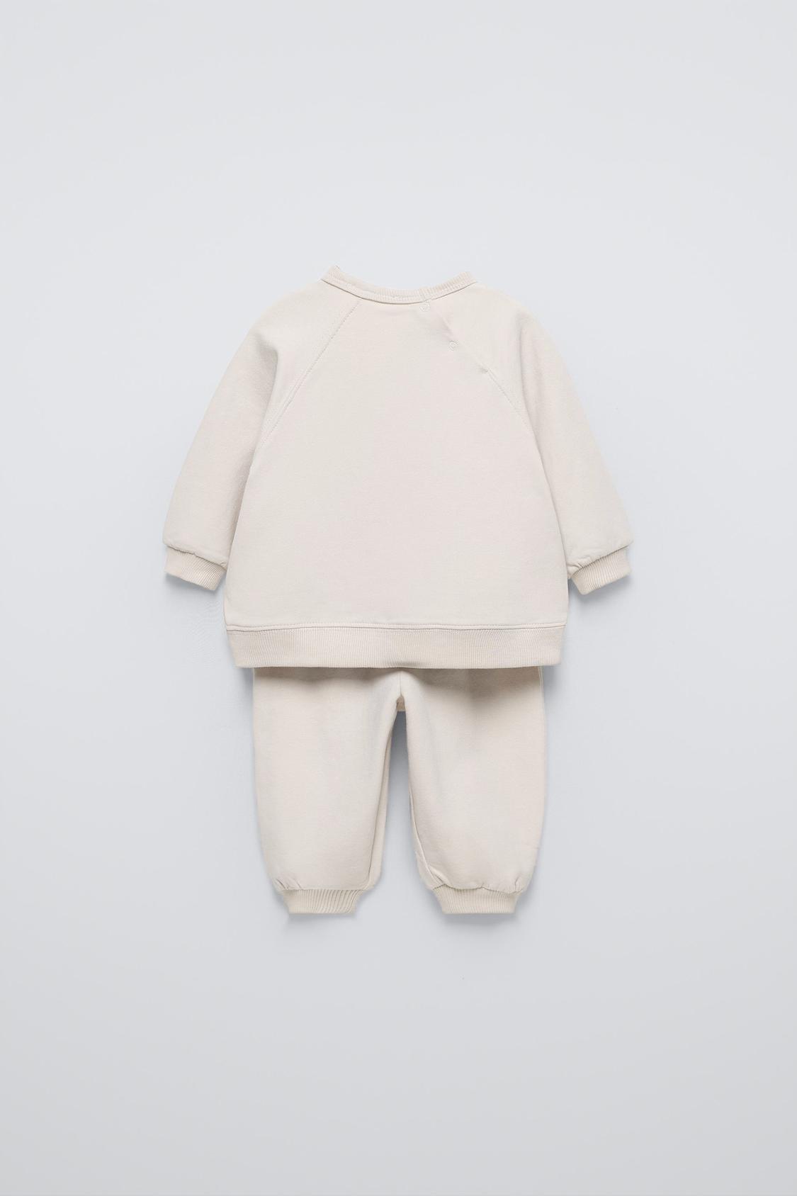 SWEATSHIRT AND JOGGER PANTS SET