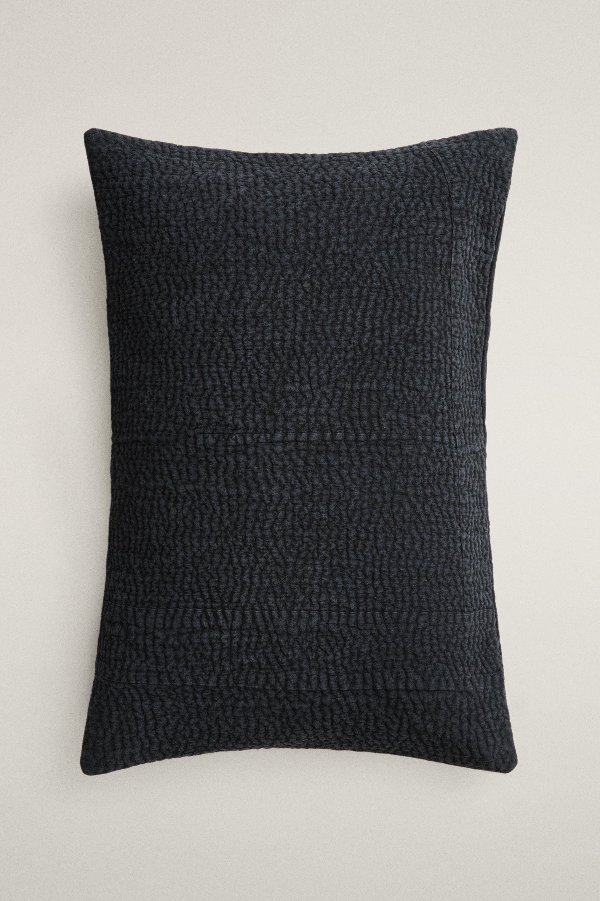 GATHERED QUILT THROW PILLOW COVER — Blue