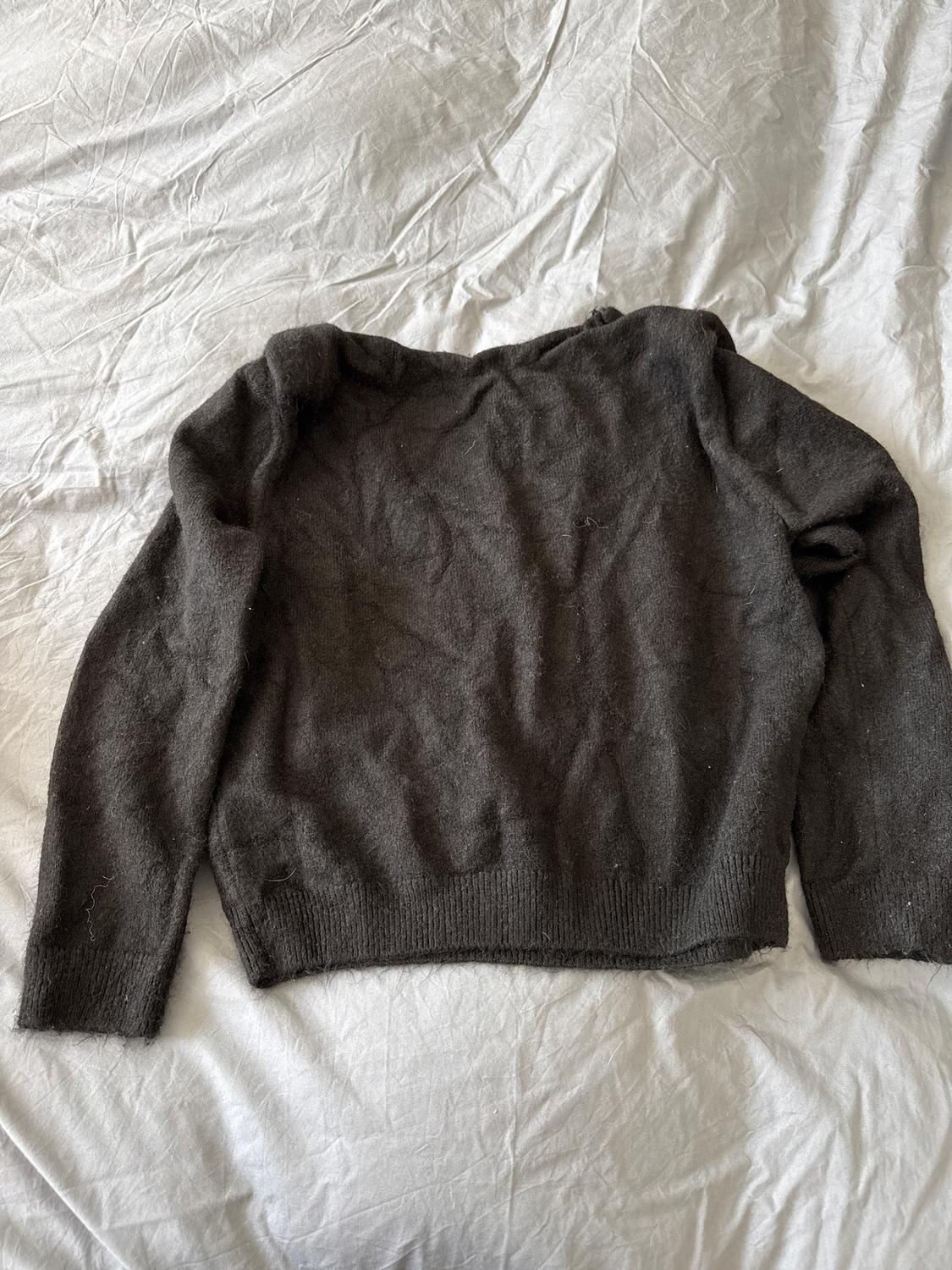 PLAIN KNIT JUMPER WITH V-NECK BACK AND SHOULDER PADS - Image 2