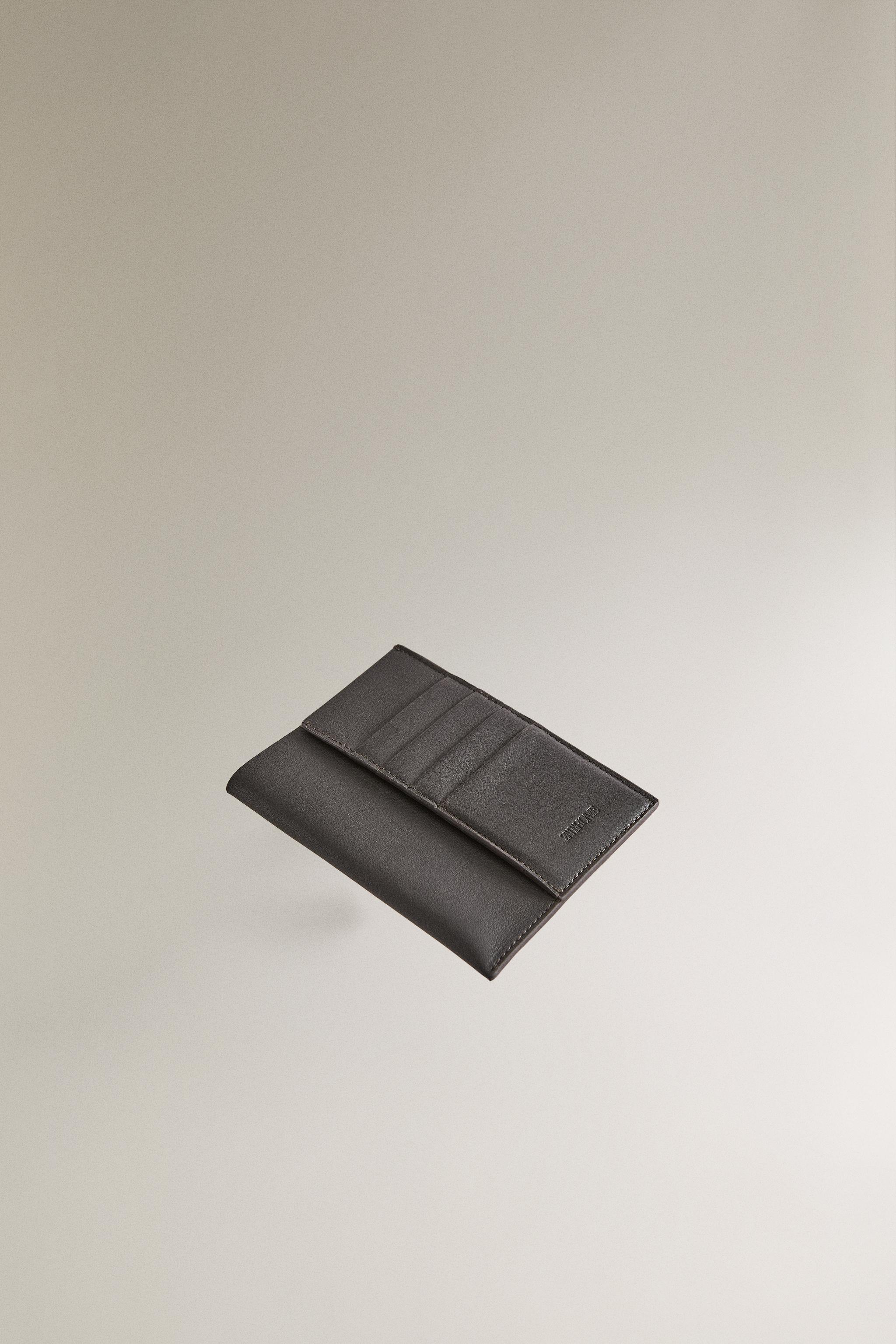 LEATHER TRAVEL DOCUMENT HOLDER