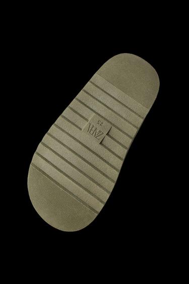 SANDALIA HEBILLAS - Verde Caqui de Zara