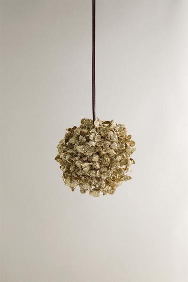 반짝이는 꽃잎 크리스마스 트리 장식 - Zara 골드