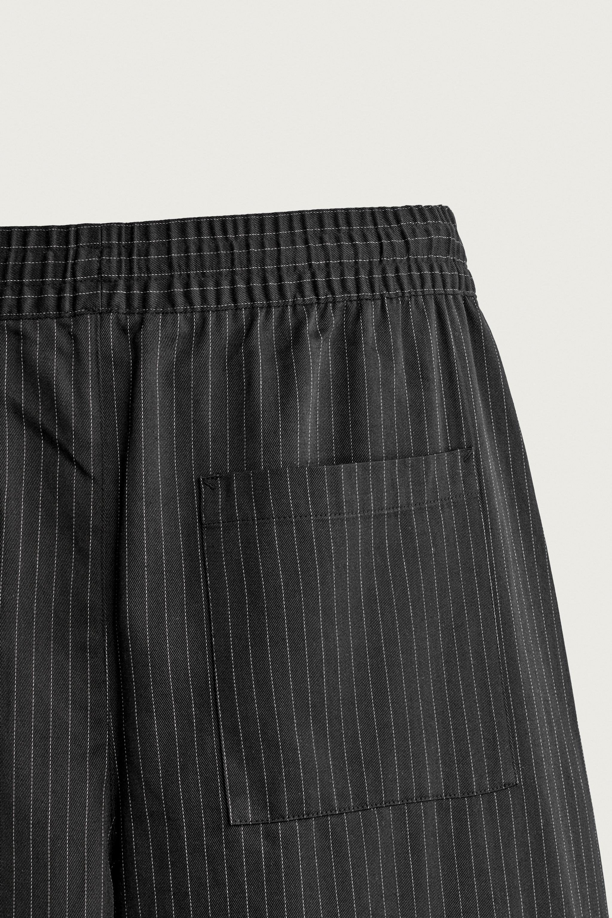 SIDE-PLEAT BALLOON FIT PANTS