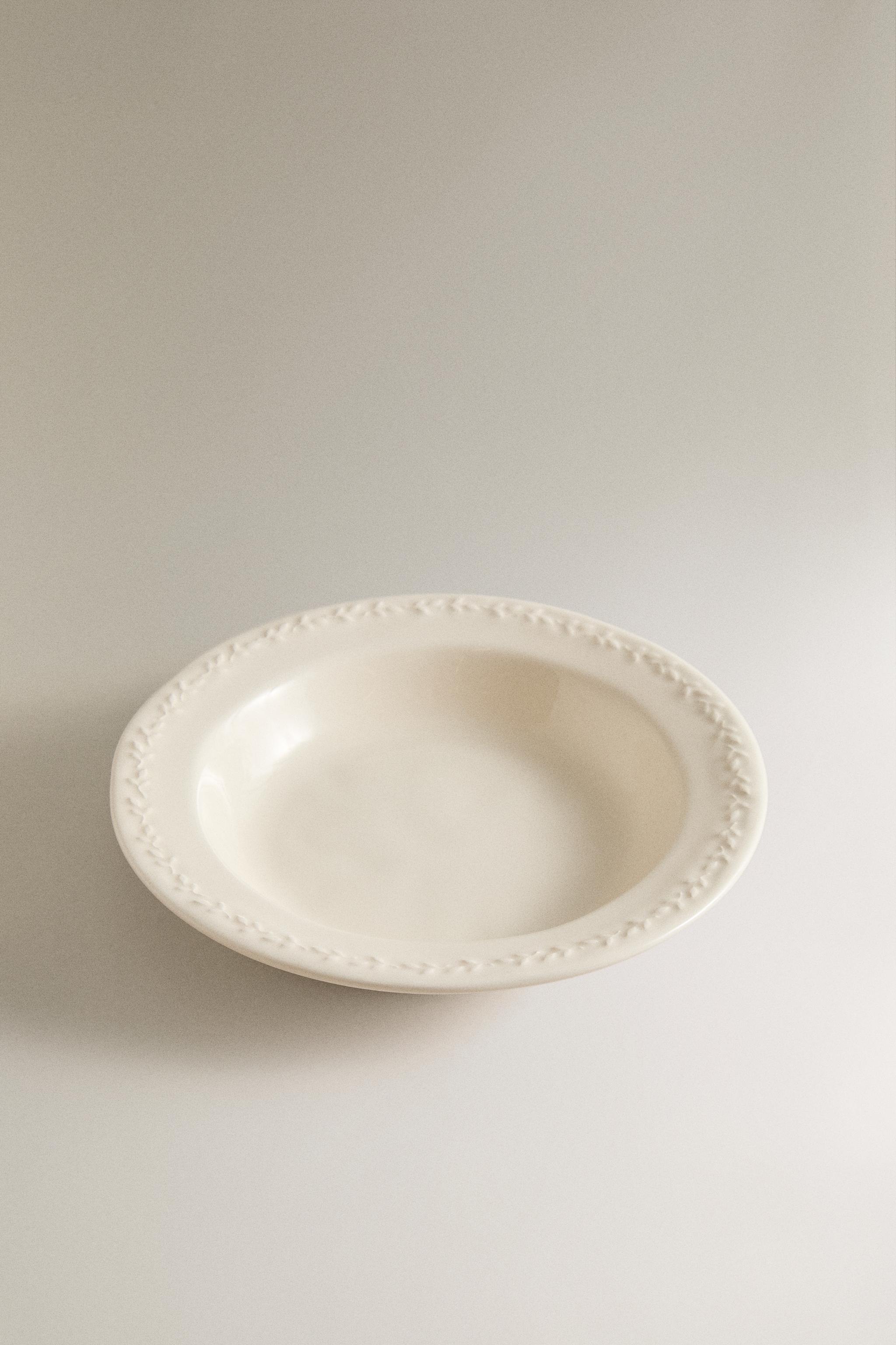 EARTHENWARE SOUP PLATE WITH RAISED RIM — Cream