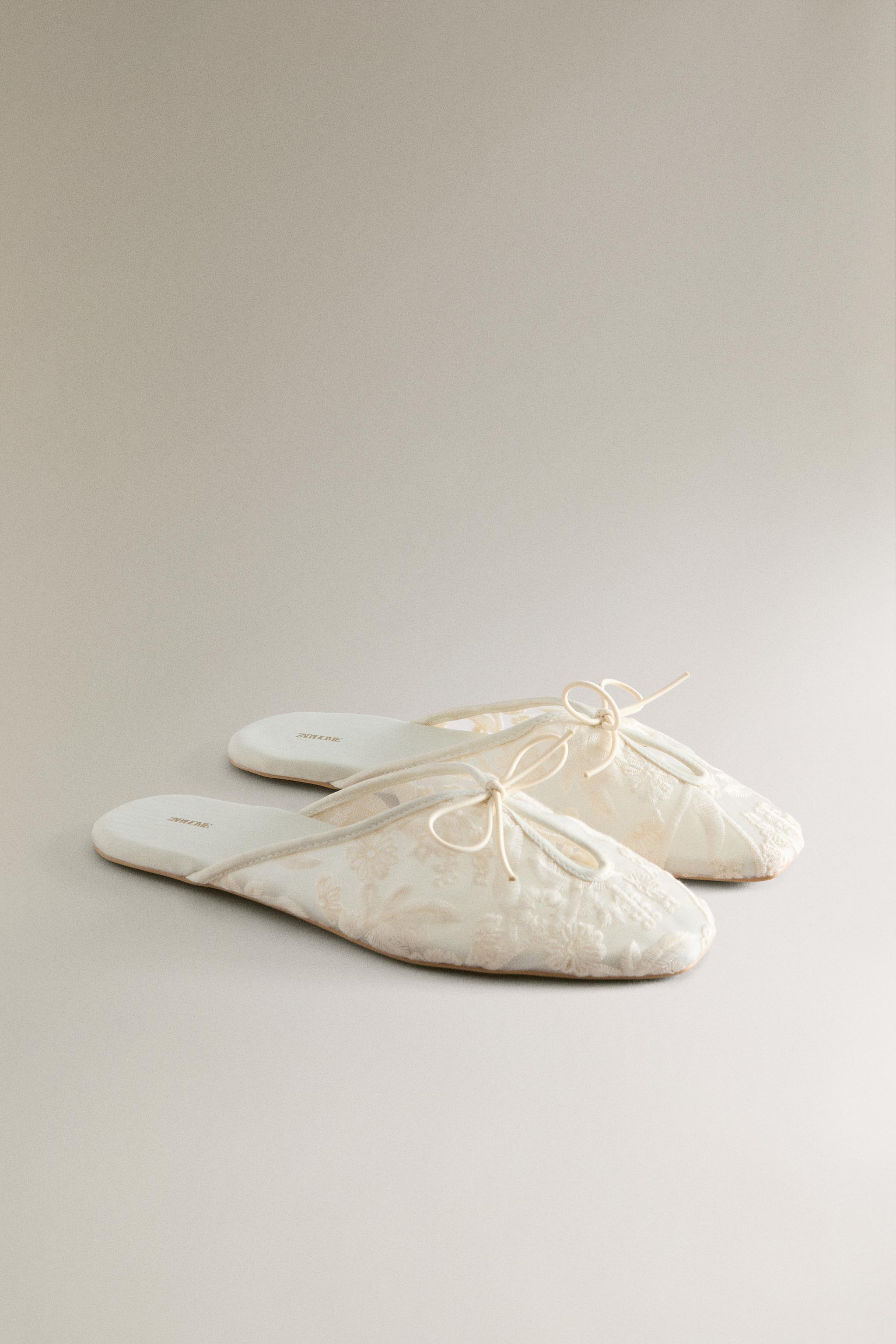 EMBROIDERED FLOWER MULE SLIPPERS — White