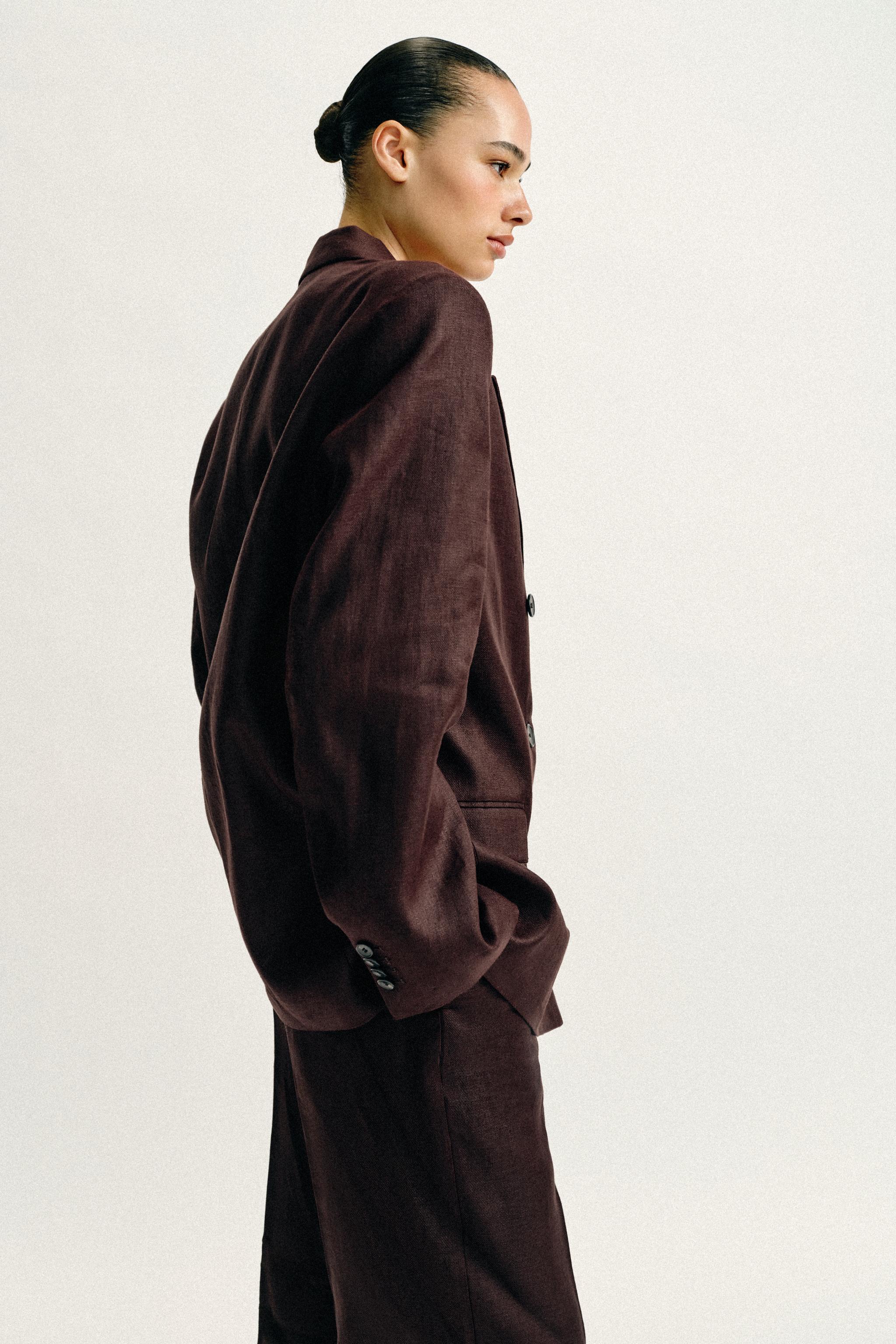 VESTE À BOUTONNAGE CROISÉ 100 % LIN ÉPAULETTES