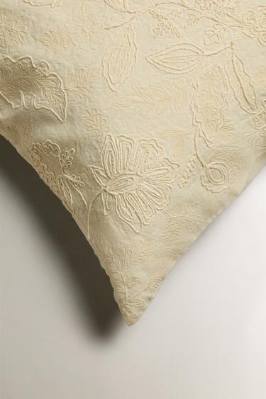 EMBROIDERED CUSHION COVER - Ecru by Zara - Image 3