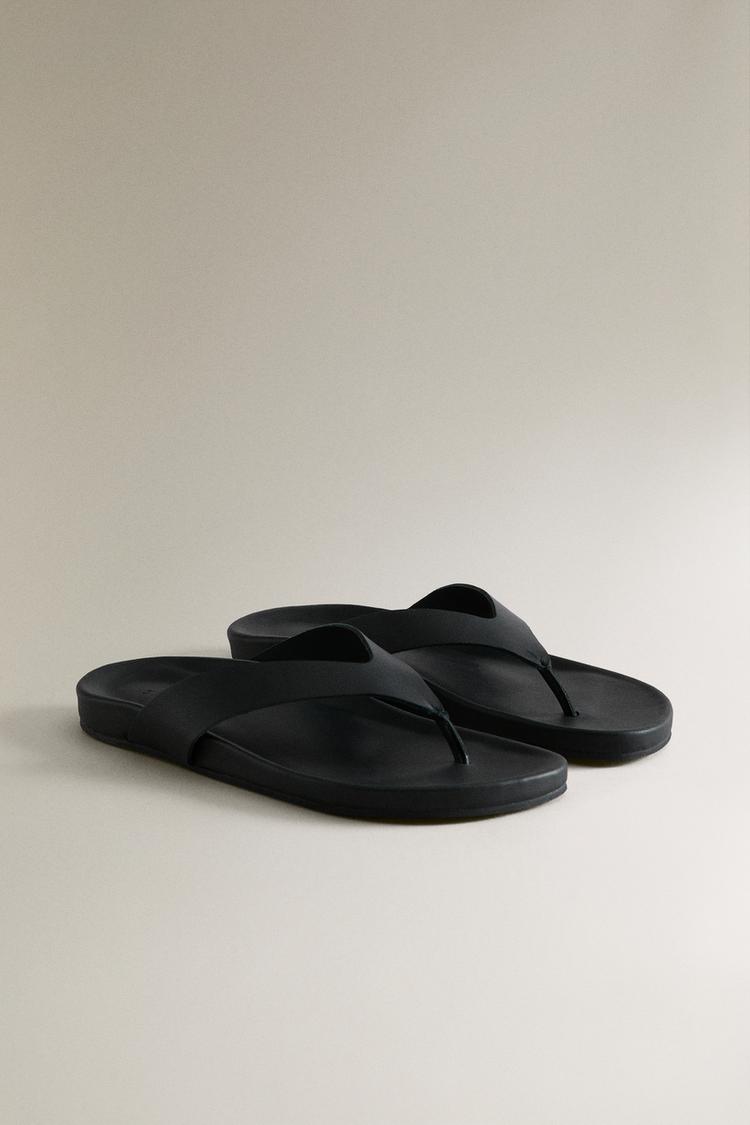 LEATHER THONG SANDALS — Black