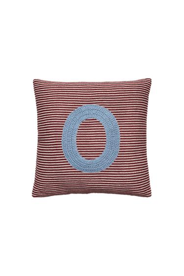 KIDS' EMBROIDERED LETTER O CUSHION - Red by Zara