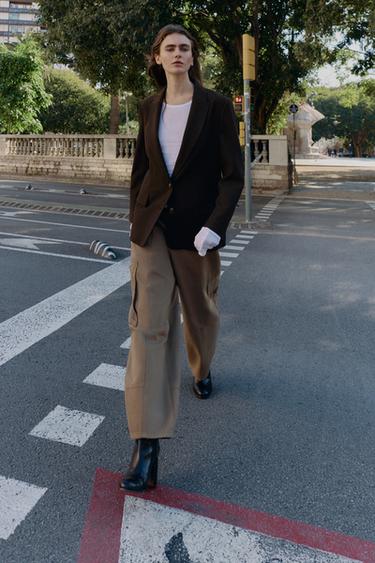 BLAZER HOMBRERAS BOTÓN ESPALDA - Marrón de Zara