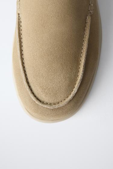 CHAUSSURES BATEAU EN CROÛTE DE CUIR - Marron sable de Zara - Image 4