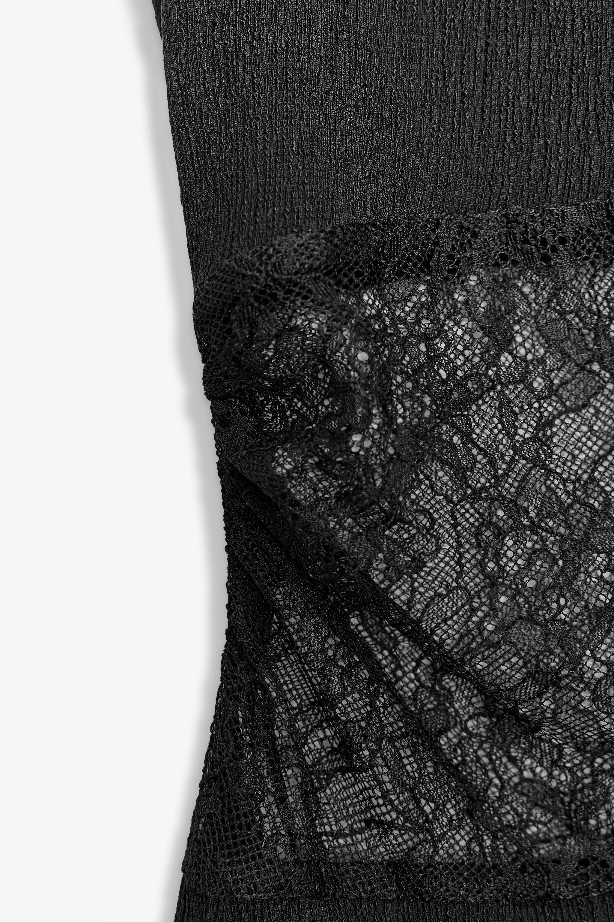 ROBE COURTE COMBINÉE EN DENTELLE
