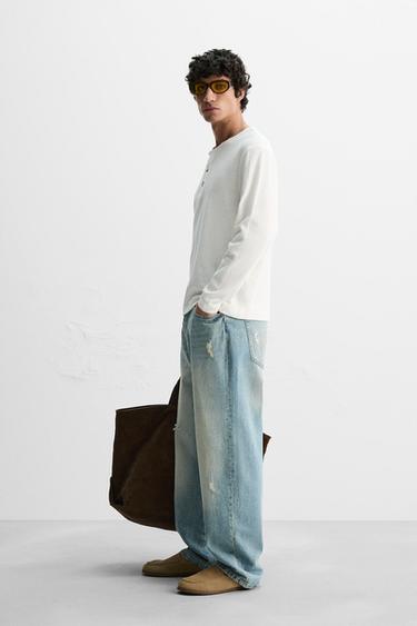T-SHIRT À COL BOUTONNÉ - Écru de Zara - Image 4