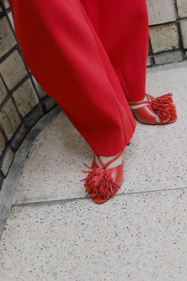 フリンジ付きハイヒールサンダルコーラルレッドZaraのフリンジ付きハイヒールサンダル - コーラルレッド 